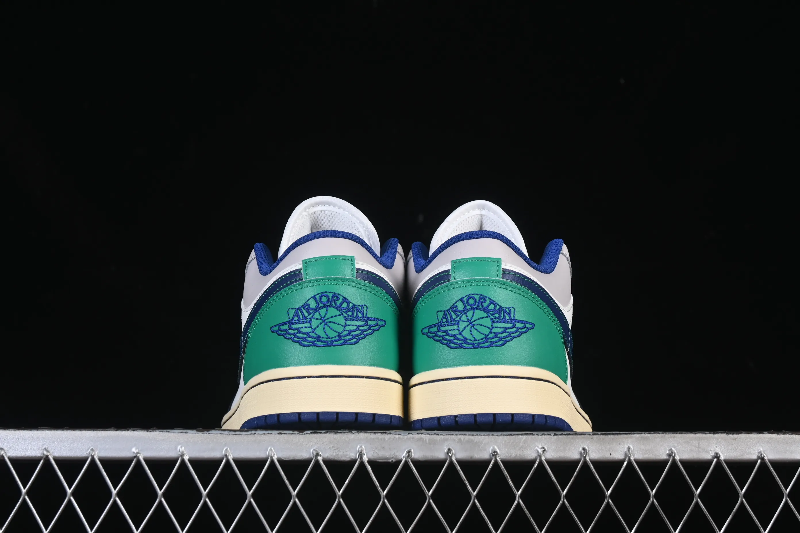 All categories Air Jordan Jordan series basketball shoes Air Jordan 1 Low G version pure original Air Jordan 1 Low AJ1 Joe 1 blue and green color matching low-top cultural casual sneakers 553558-147